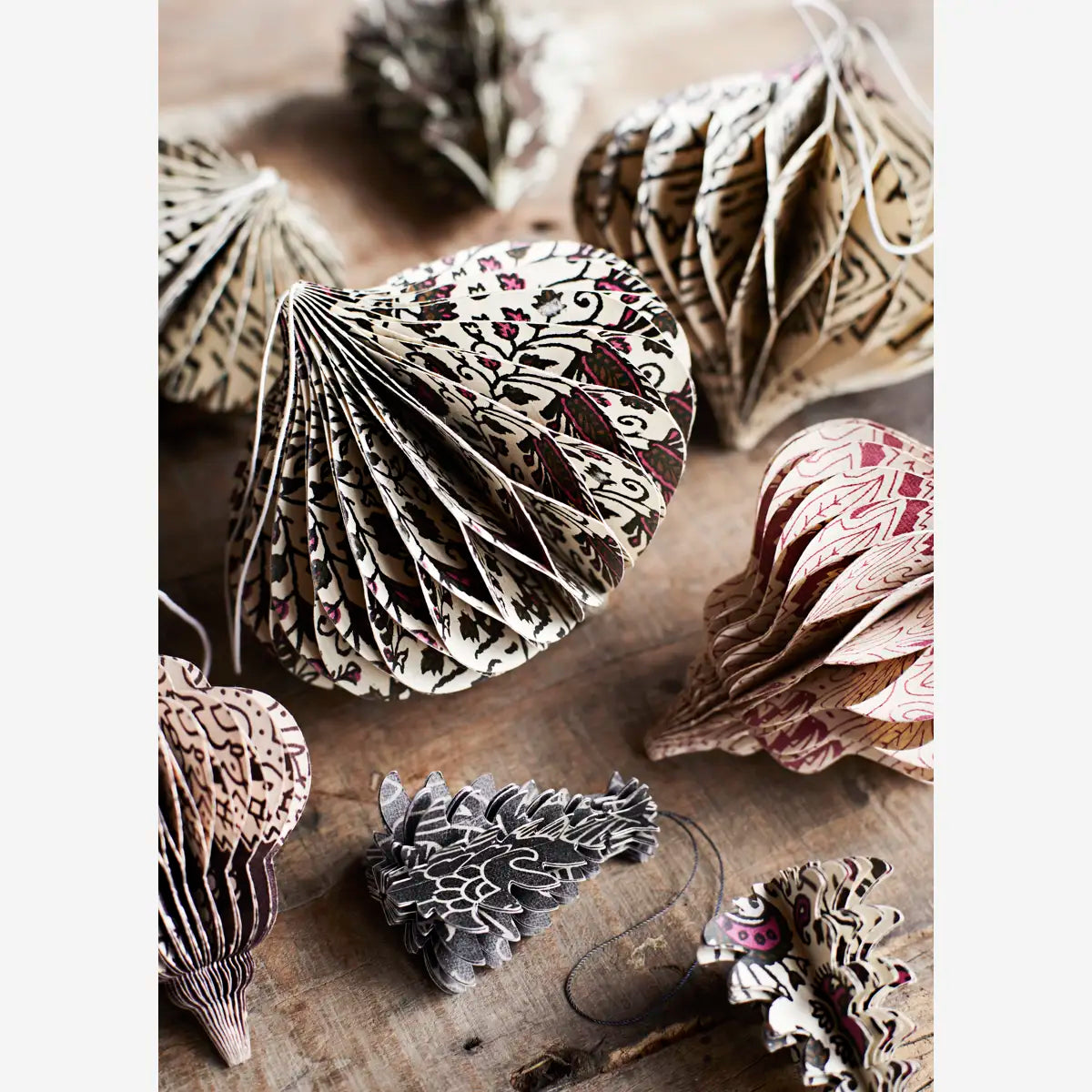 HANDMADE CHRISTMAS PAPER DECORATION | MADAM STOLTZ