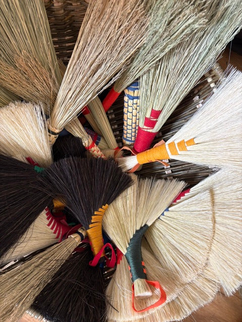 NATURAL BRUSH MAKING WORKSHOP WITH LORRAINE GIBSON. SUNDAY 8 NOVEMBER 10.30am - 2.30pm