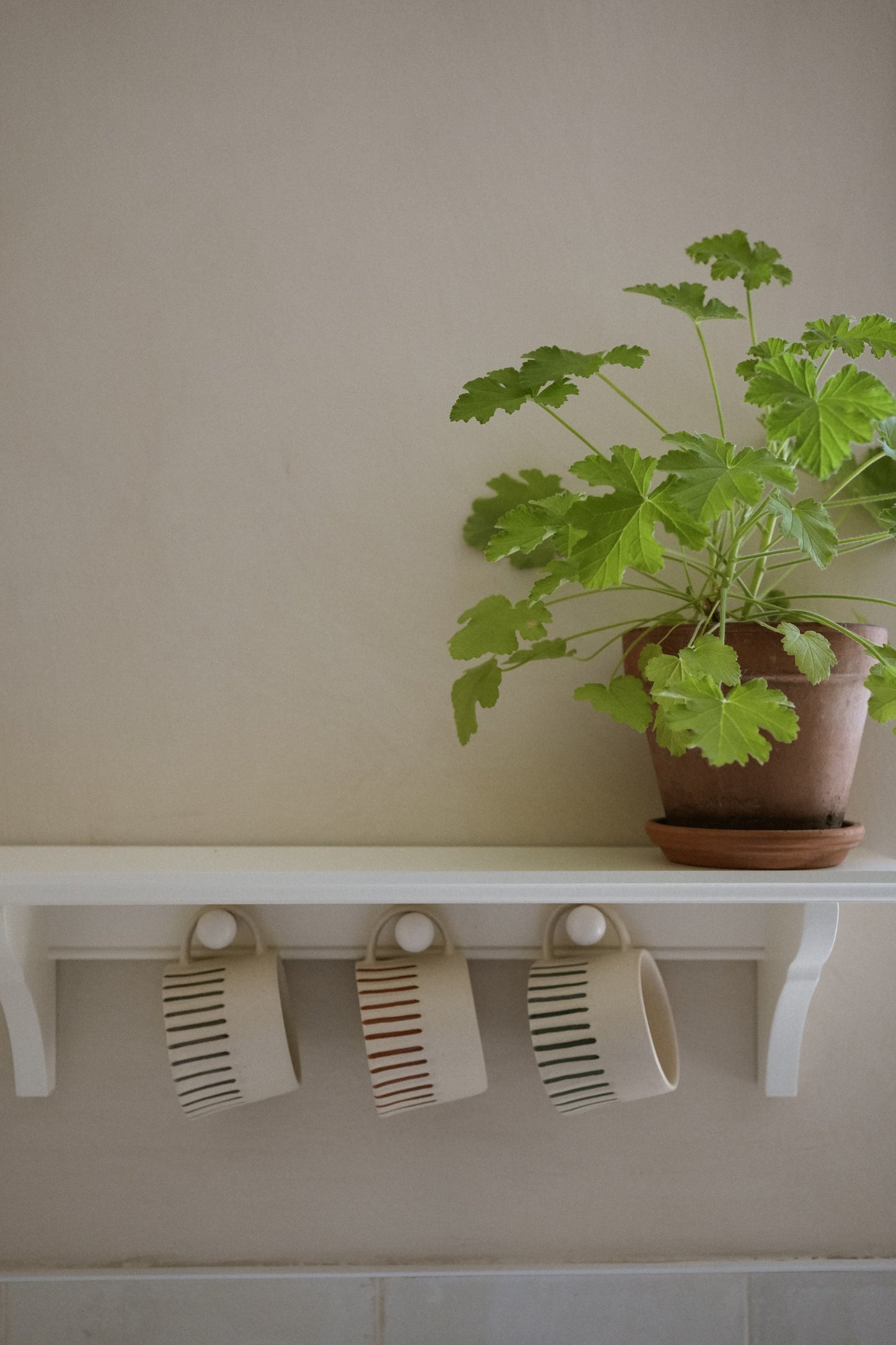 RIDGED PAINTED MUG | GREEN | MEANWHILE