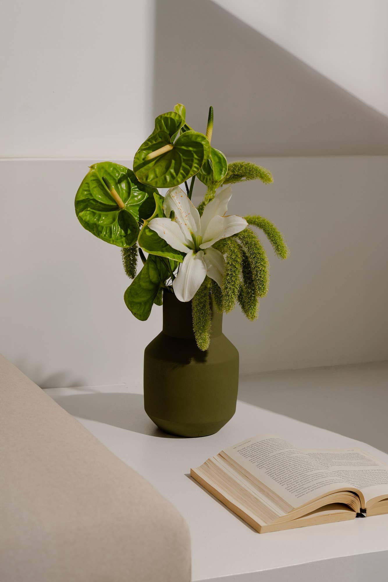 o cactuu - Sado Vase - Olive Green - Ceramic Perfect for dried flowers