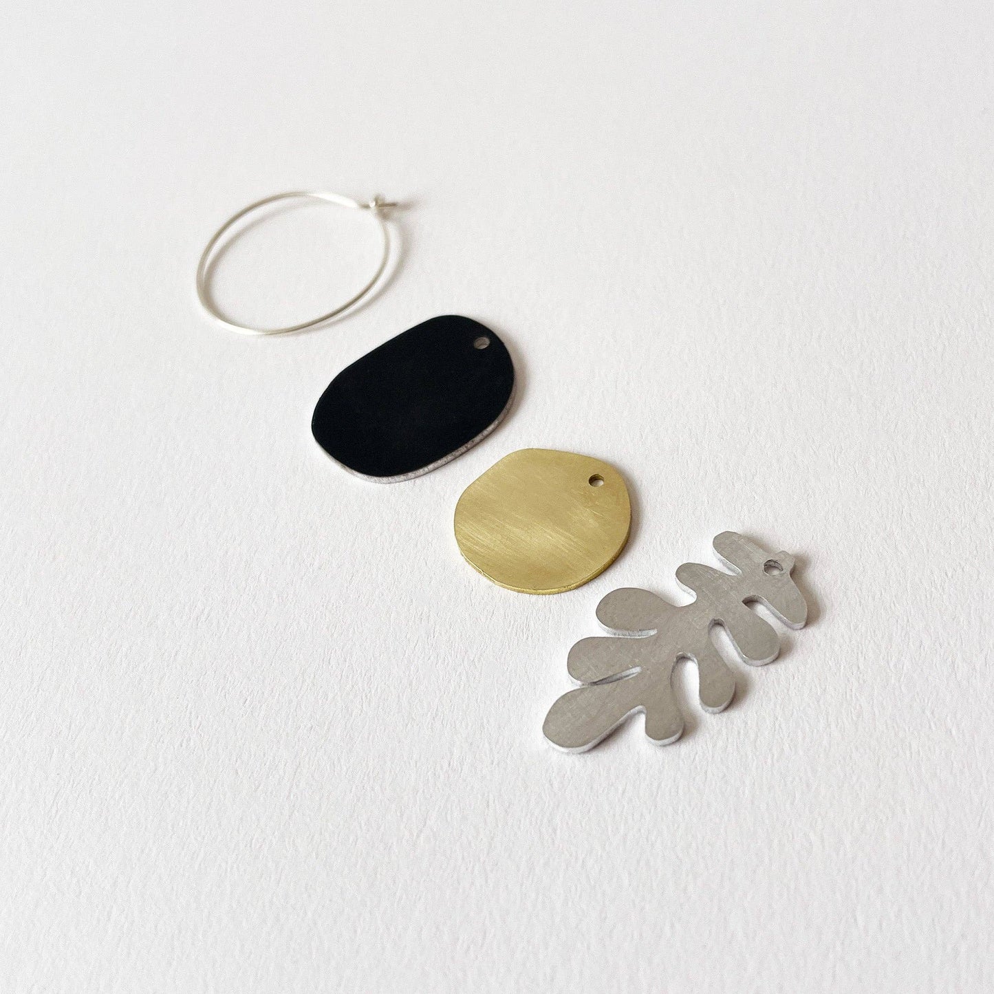 Tom Pigeon - Fern Earrings Black