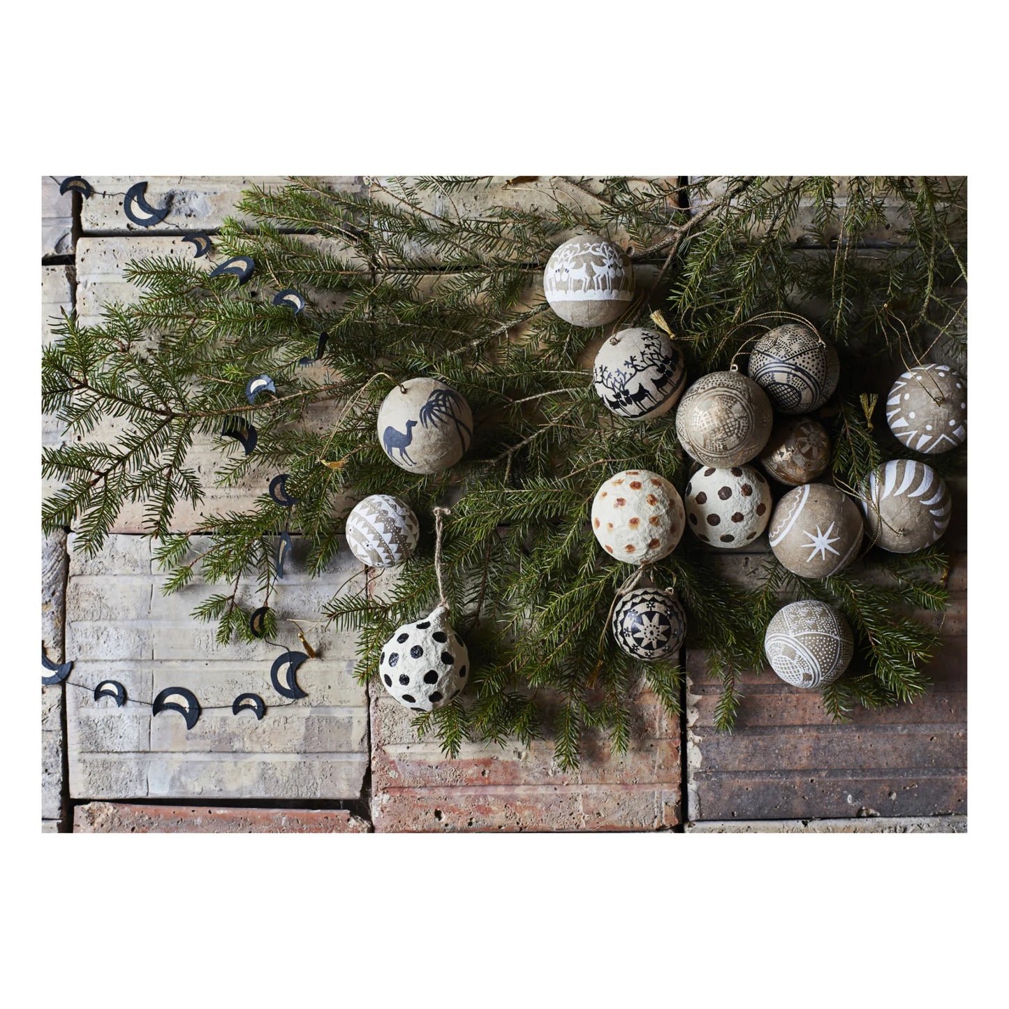 HAND PAINTED PAPER MACHE BALL 7CM MADAM STOLTZ