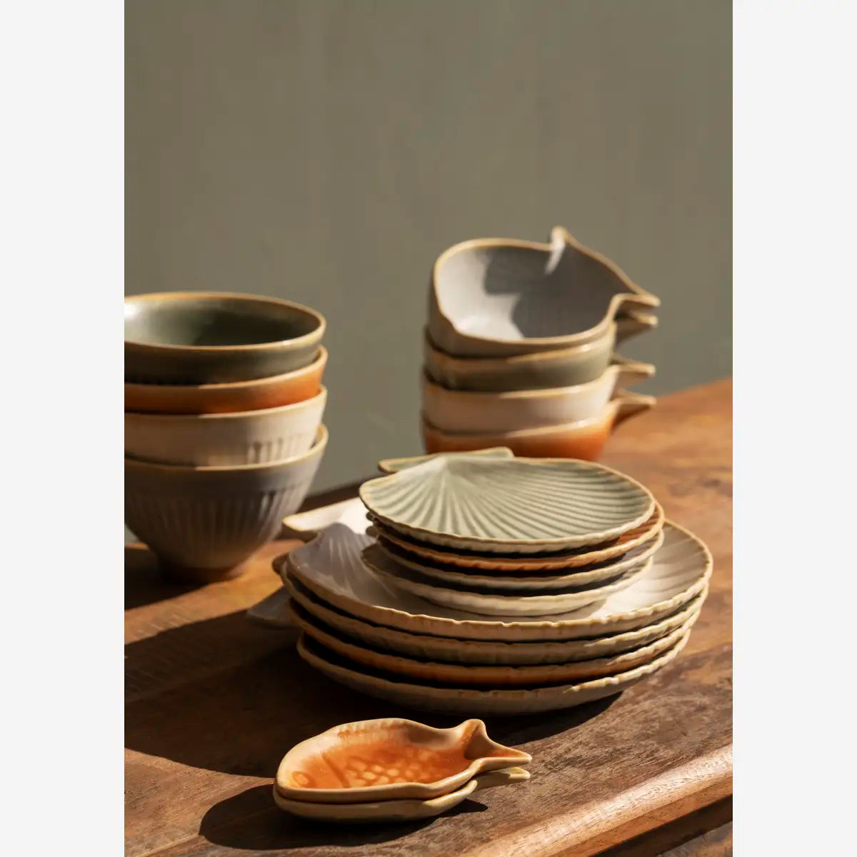 STONEWARE SEA SHELL TRAY | GREEN | MADAM STOLTZ