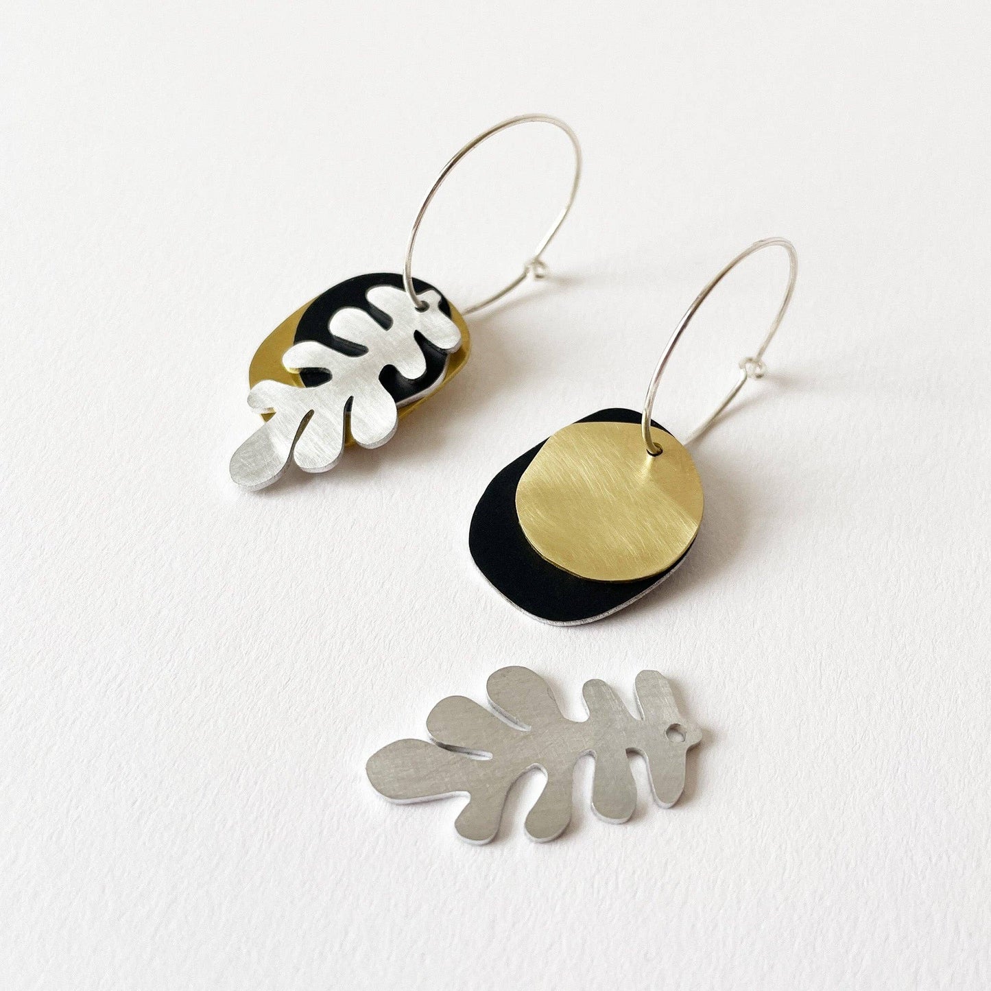Tom Pigeon - Fern Earrings Black