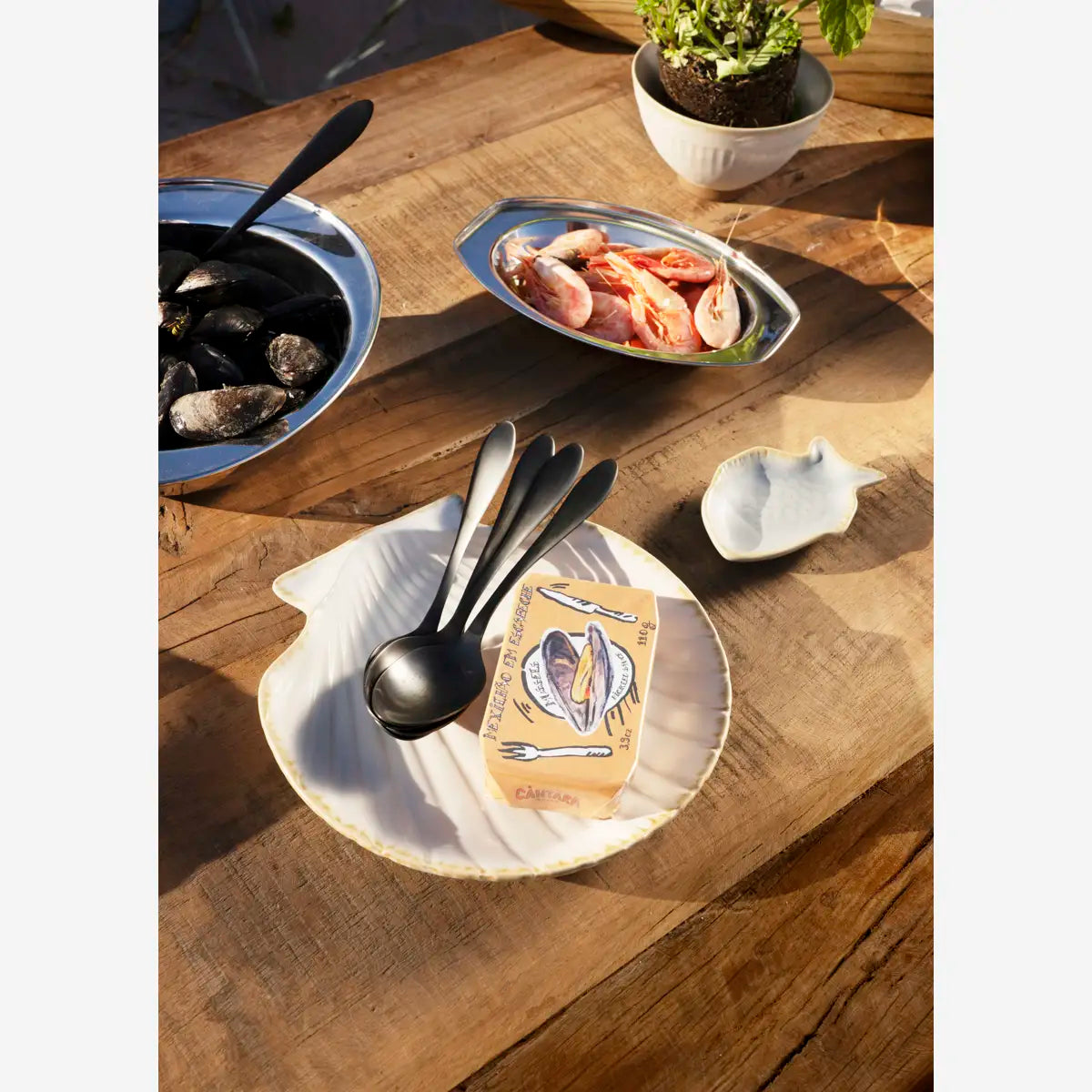 STONEWARE SEA SHELL TRAY | WHITE | MADAM STOLTZ