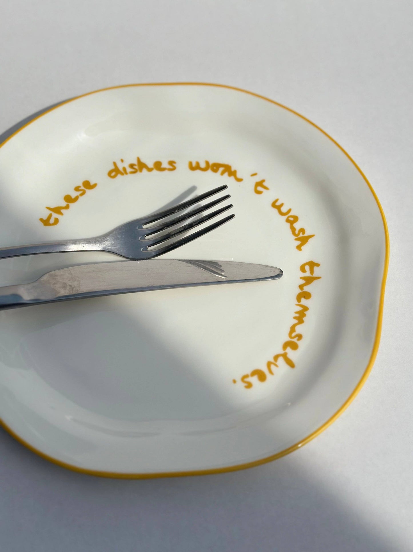 MÆGEN - Statement Plate - 'these dishes won't wash themselves.'