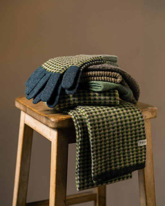 ROVE Knitwear - Small Check Gloves | Green