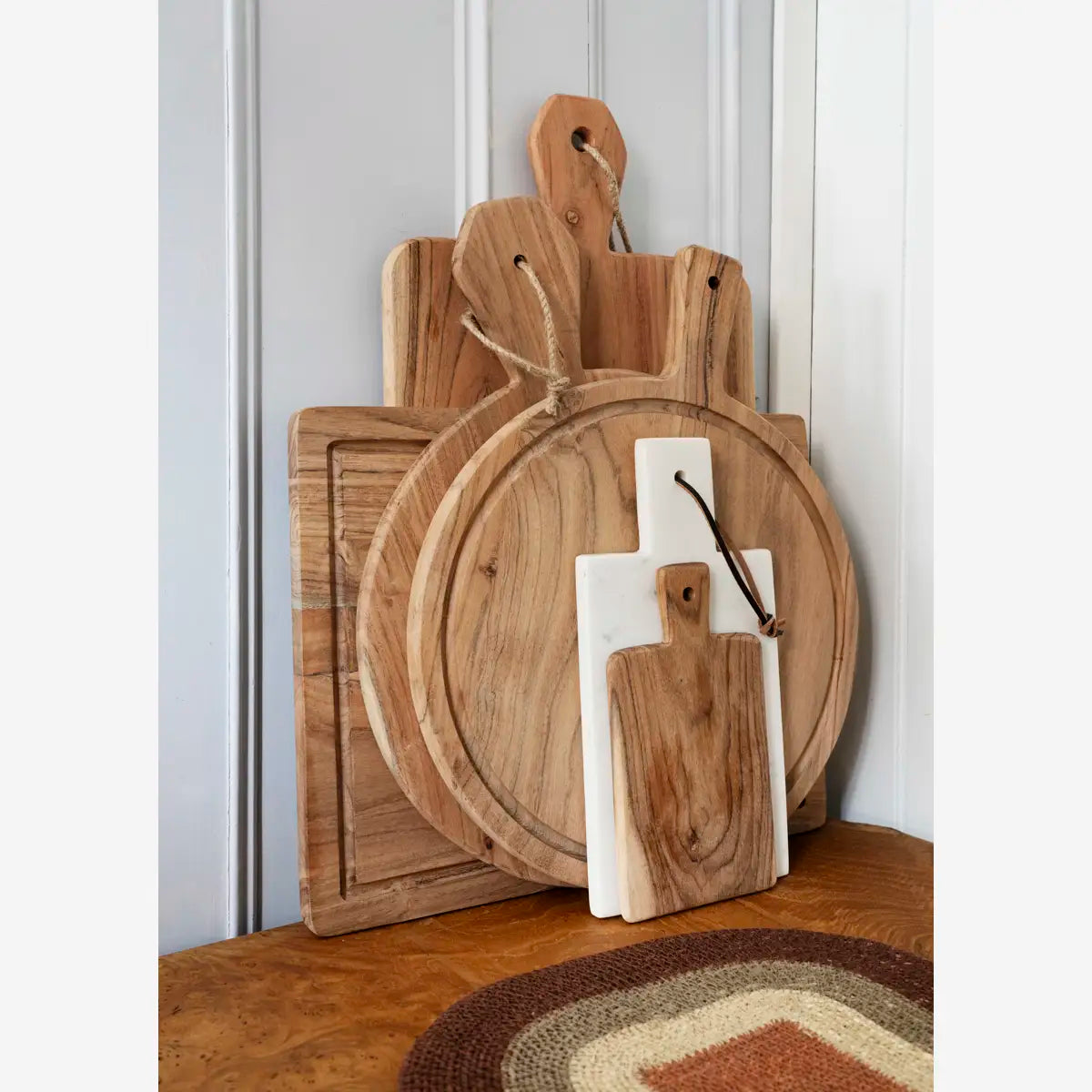 ROUND CHOPPING BOARD WITH JUICELINE | ACACIA WOOD|  STOLTZ