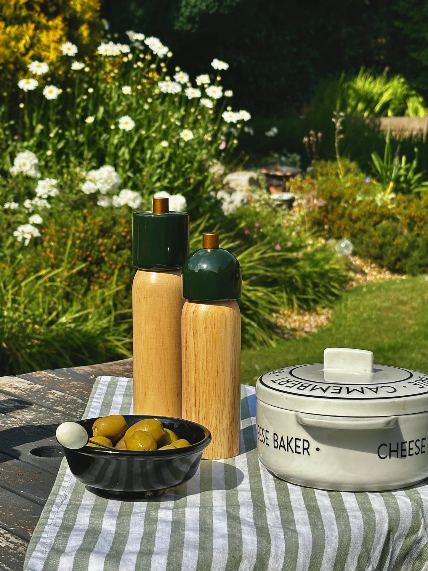 MÆGEN - Salt & Pepper Grinder - Green & Gold