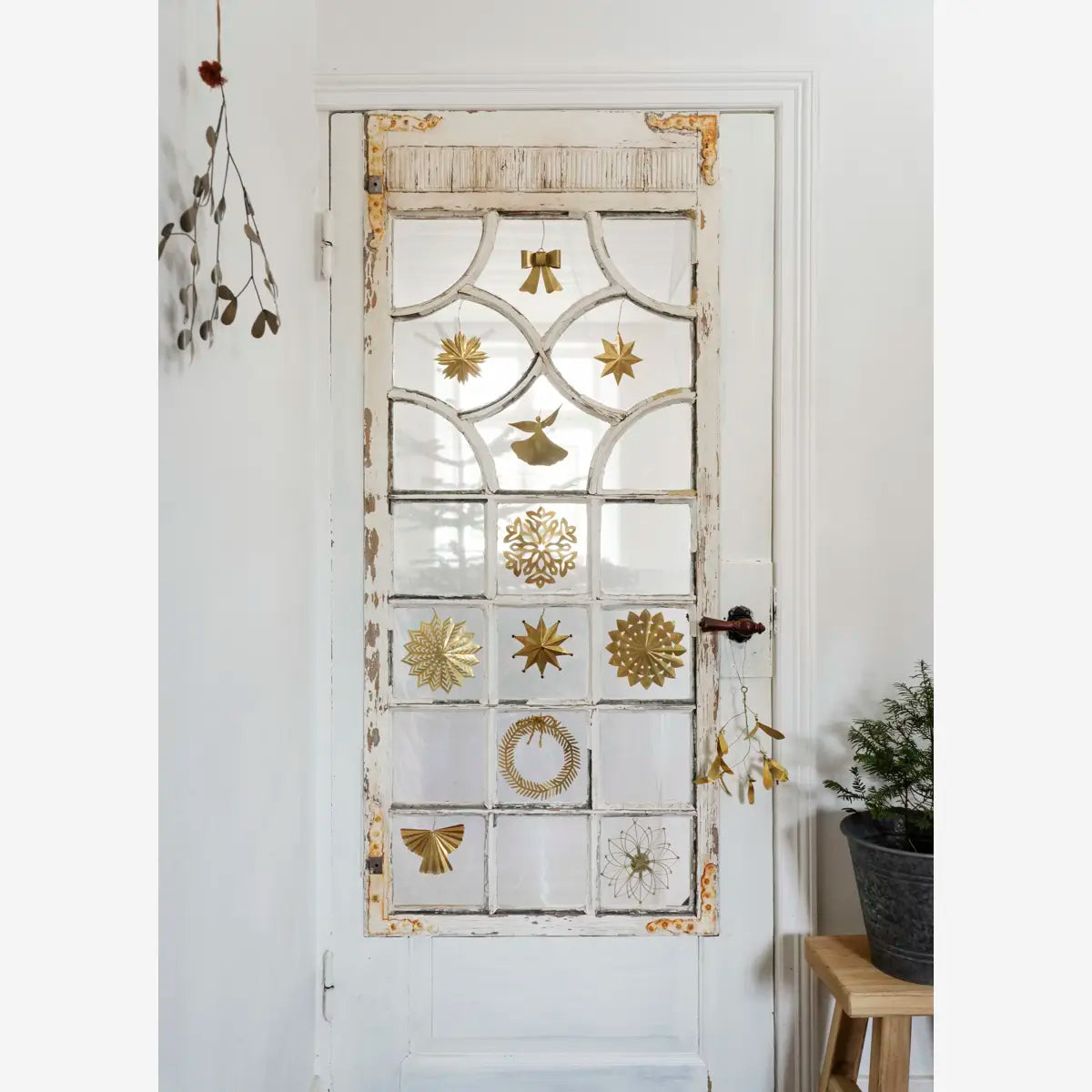 HANGING BRASS BOW | DECORATION | MADAM STOLTZ