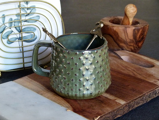 MUG WITH DOTS | GREEN | STONEWARE | MADAM STOLTZ