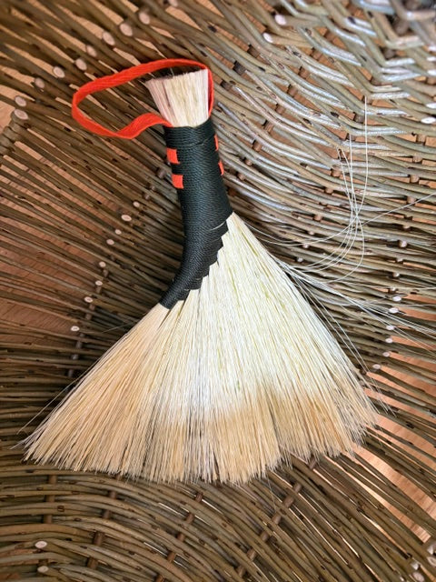 NATURAL BRUSH MAKING WORKSHOP WITH LORRAINE GIBSON. SUNDAY 8 NOVEMBER 10.30am - 2.30pm