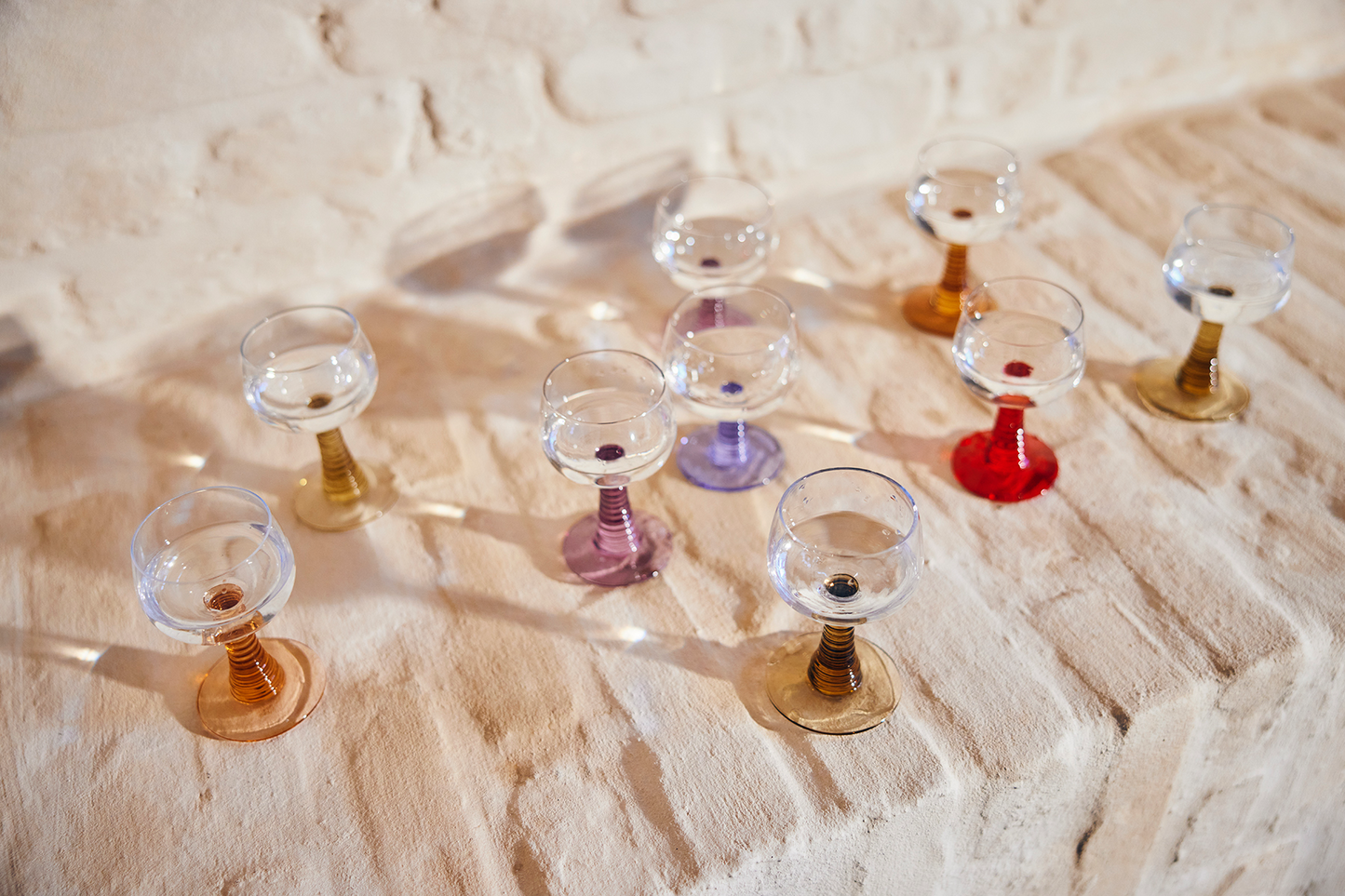 HKLIVING | SWIRL WINE GLASS | OCHRE