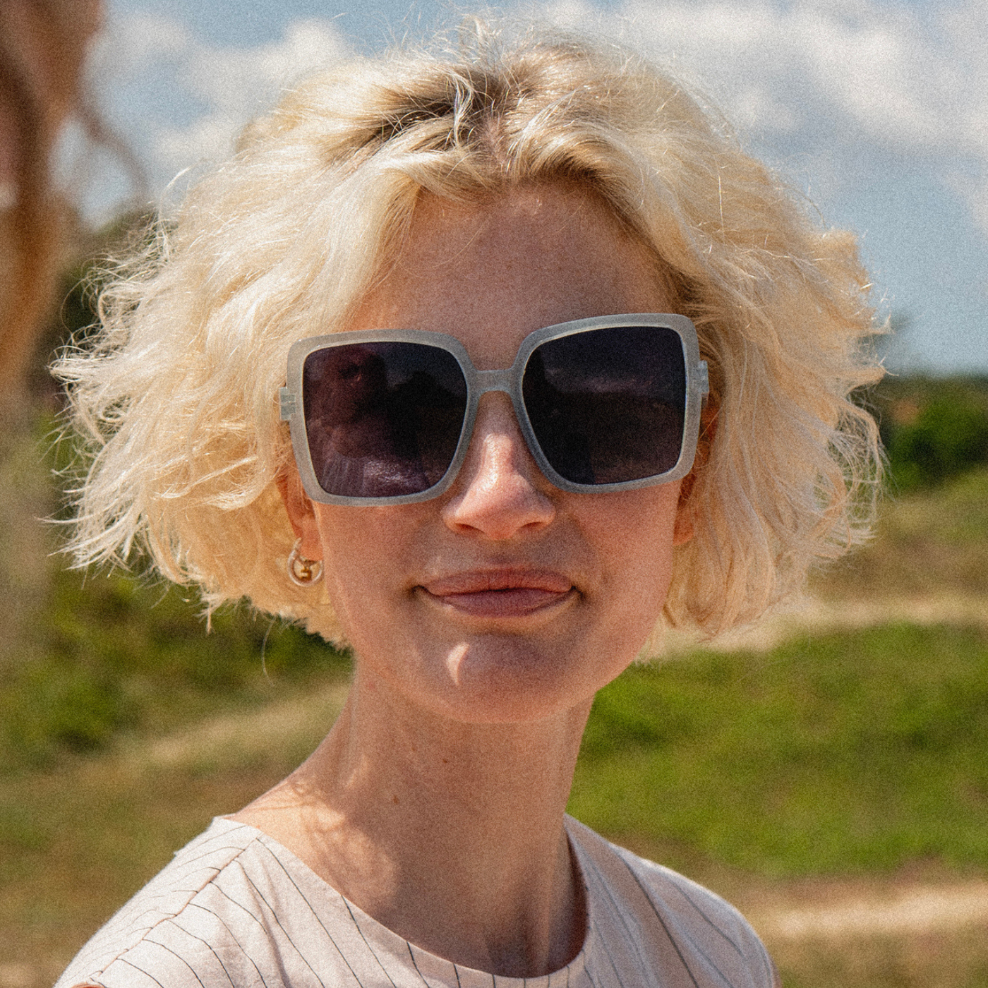 HAVE A LOOK SUNGLASSES | SQUARE XL | DOVE BLUE
