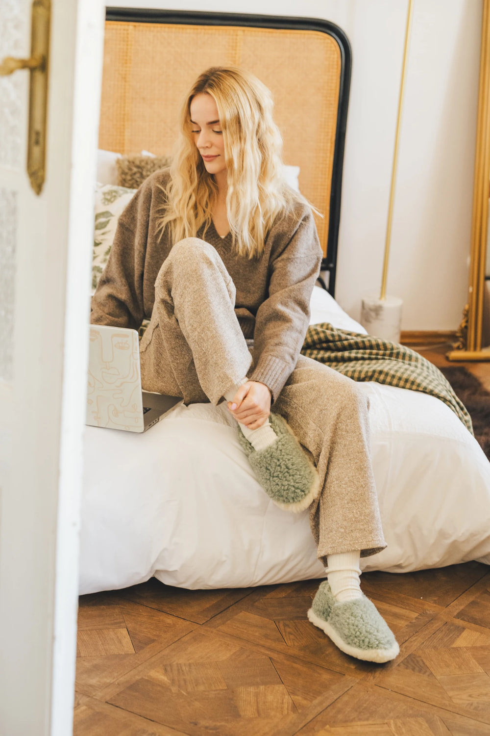 YOKO WOOL FULL SLIPPERS IN GREEN MERINO WOOL