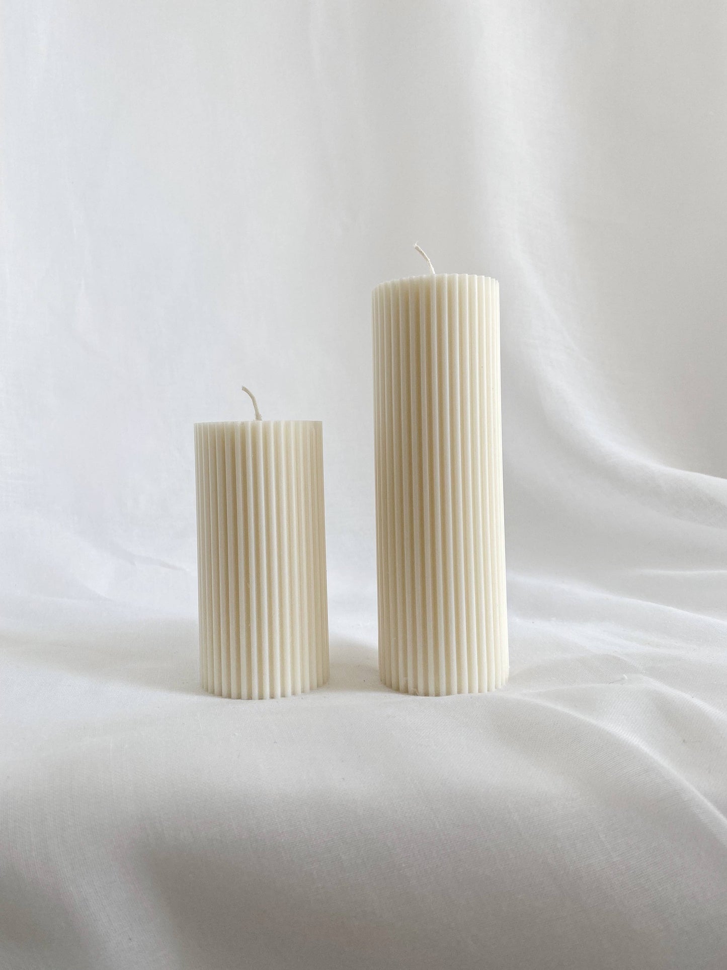 SMALL RIBBED PILLAR CANDLE | WHITE | VEGAN SOY | SOIE LONDON