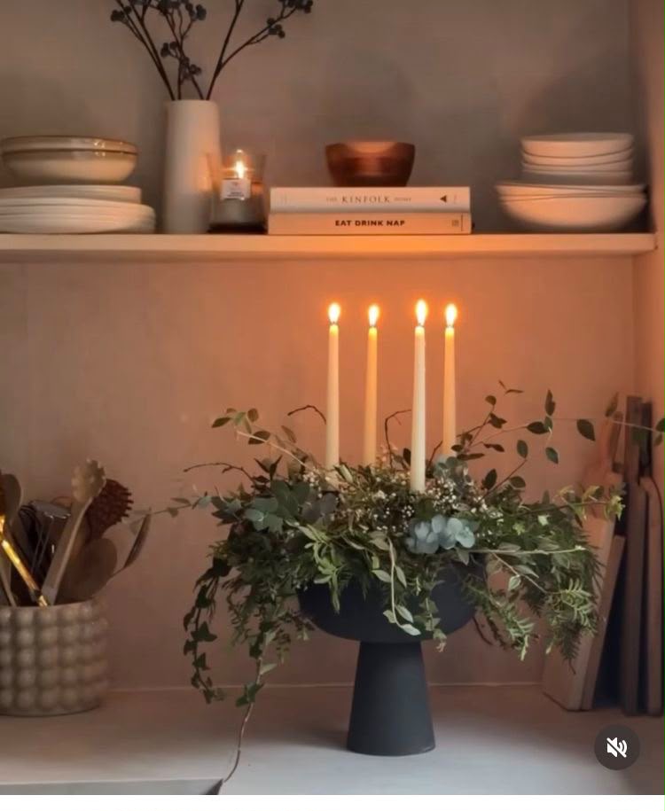 SCANDINAVIAN CHRISTMAS CENTREPIECE WORKSHOP WITH HOLLY GROWS .  13 DECEMBER 4PM - 7PM